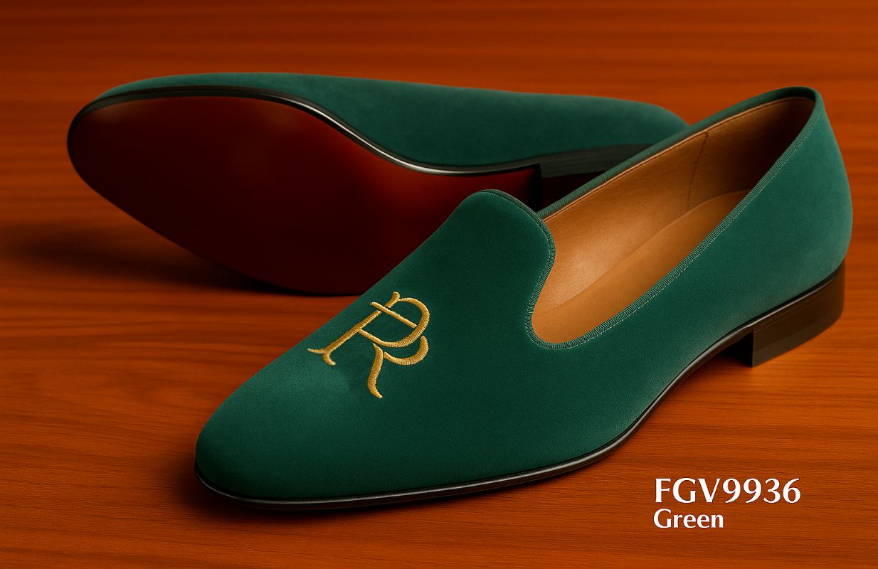 Zapatillas-de-terciopelo-verdes-con-iniciales