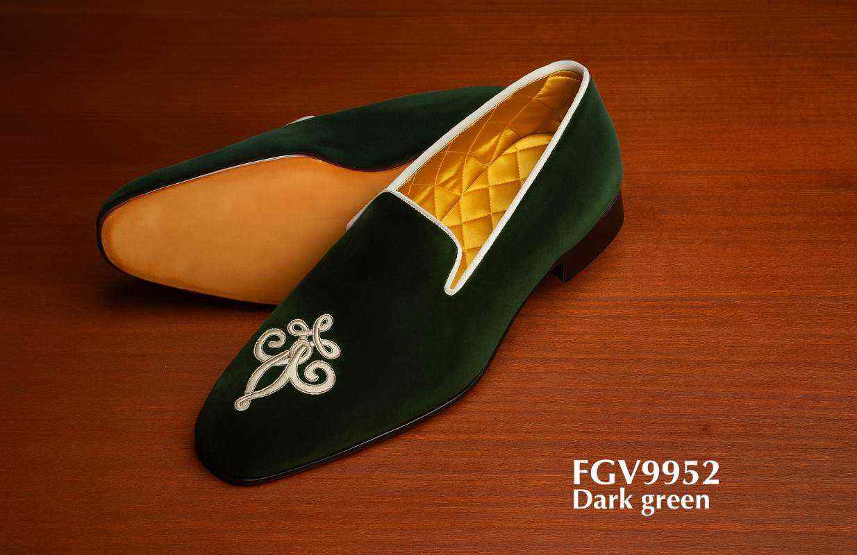 Zapatillas-de-terciopelo-verde-oscuro-con-logo