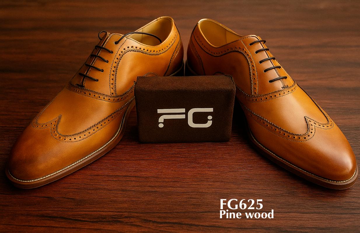 Zapato de cuero pulido a mano de madera de pino