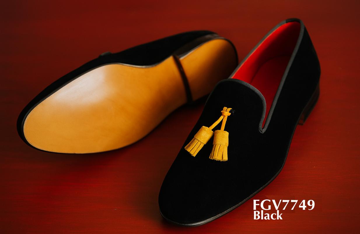 zapatillas de terciopelo amarillas con borla