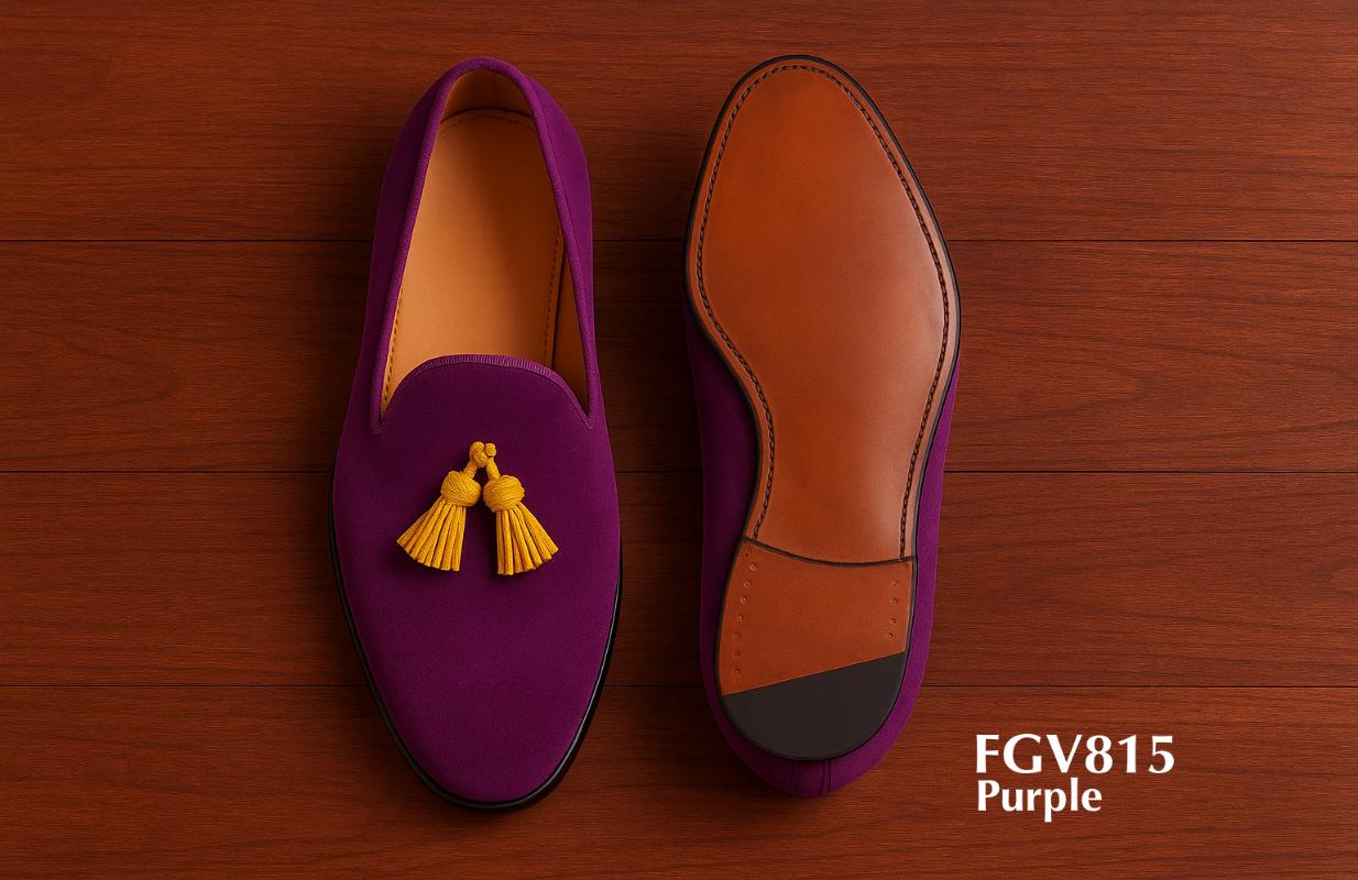 mocasines de terciopelo morado con borla amarilla